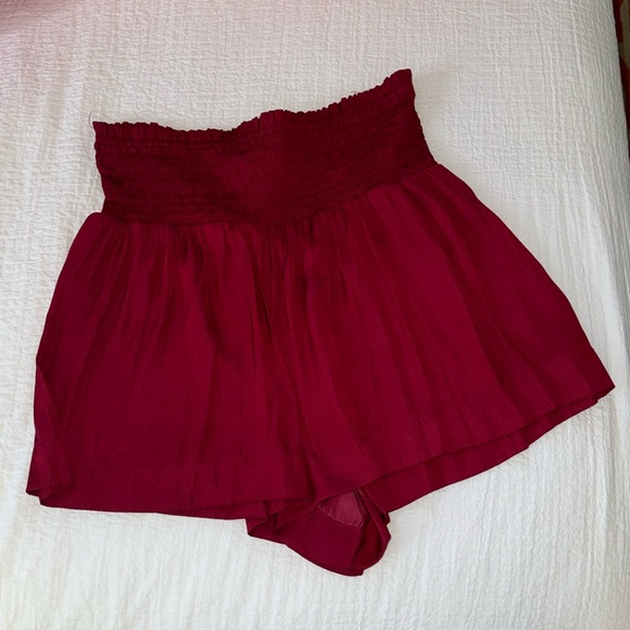 PANTS STORE size medium crimson flowy shorts - Picture 1 of 3